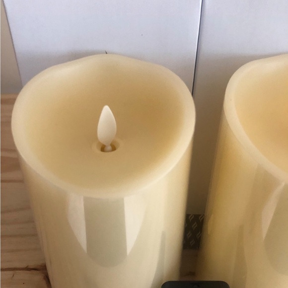 Luminara Flameless Electronic Candles set of 2- Ivory 7” with remote and timer - Picture 5 of 5
